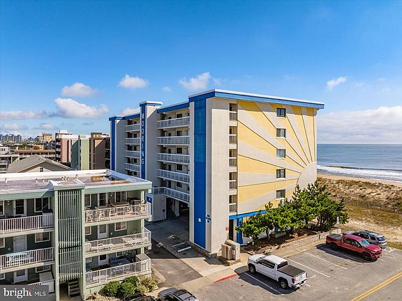 3rd image of 5001 Atlantic Ave Unit 402