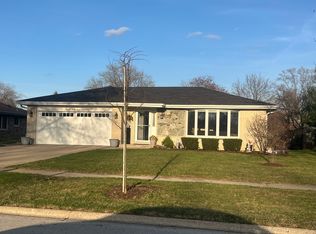 9S211 Rosehill Ln, Downers Grove, IL 60516