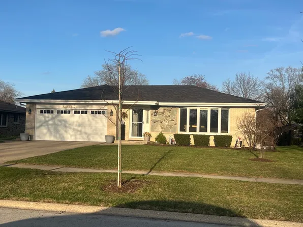 9S211 Rosehill Ln, Downers Grove, IL 60516