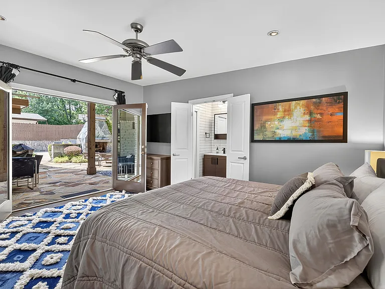 360 Elden Dr — Photo 16
