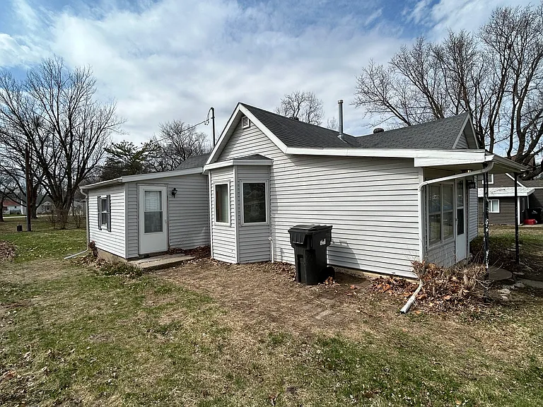 307 Sycamore St — Photo 2