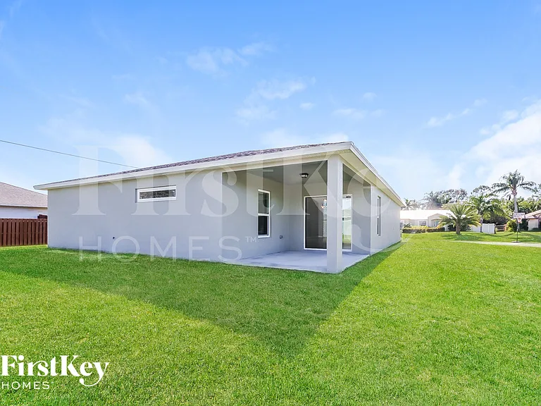 511 SW Nadell Ave — Photo 17
