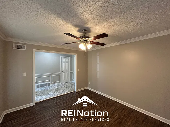 3 bed, 2.0 bath, 2074 sqft, $2,475 — Photo 2