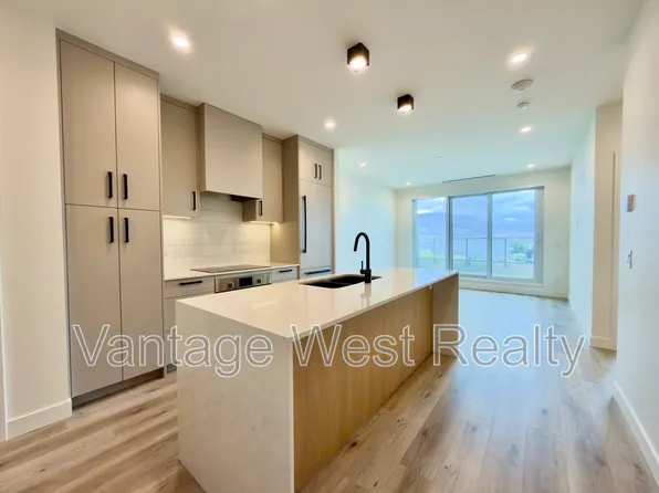 3300 Lakeshore Rd, Kelowna, BC