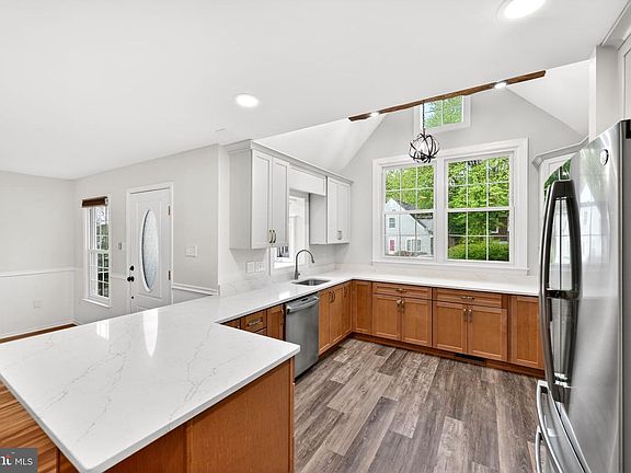 5th image of 10743 Lake Edge Ct
