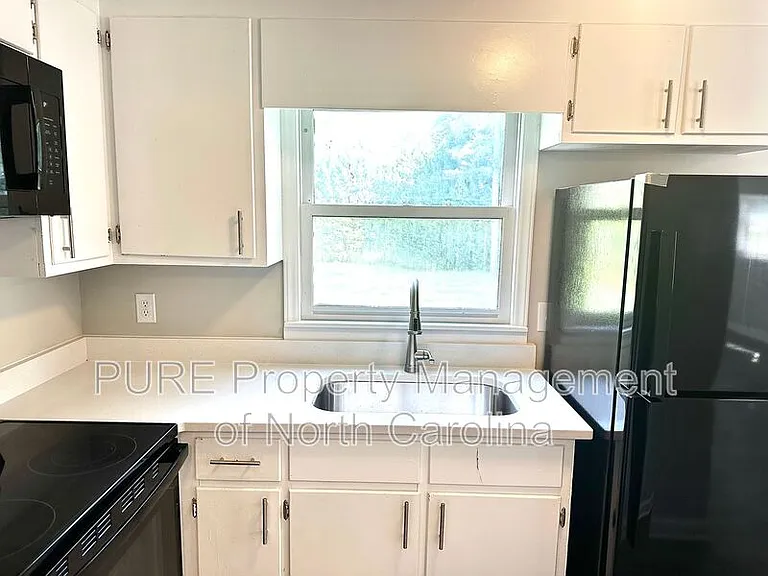 916 W 5th Ave #A — Photo 9