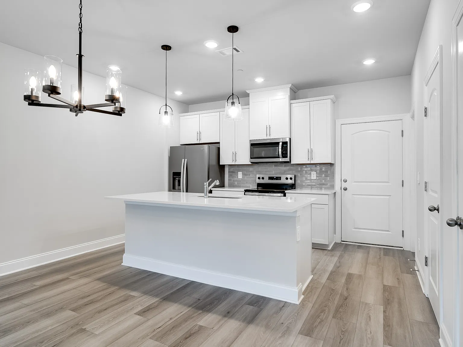204 Douglas Bend Rd — Photo 3