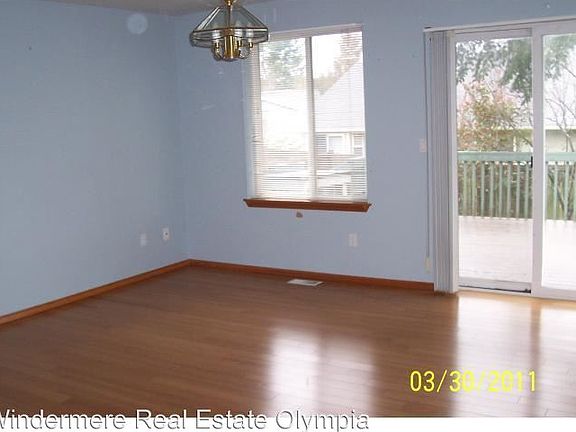 3rd image of 3308 Jeri Dr NE