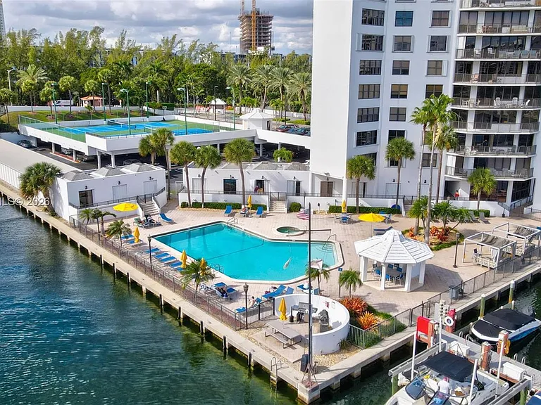 300 Three Islands Blvd #Penthouse 3A — Photo 46