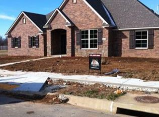 349 Powderhorn Dr, Fayetteville, AR 72704