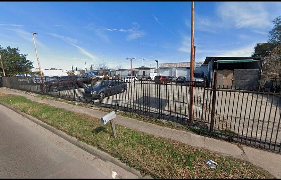 2nd image of 2034 Bingle Rd