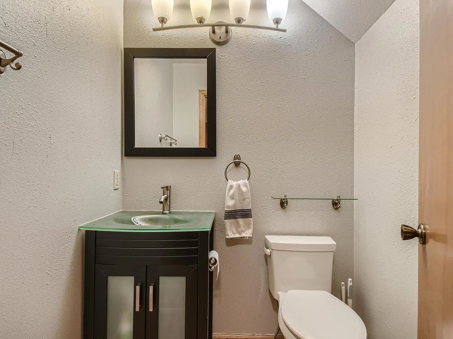 3 bed, 1355 sqft, $2,700 — Photo 4