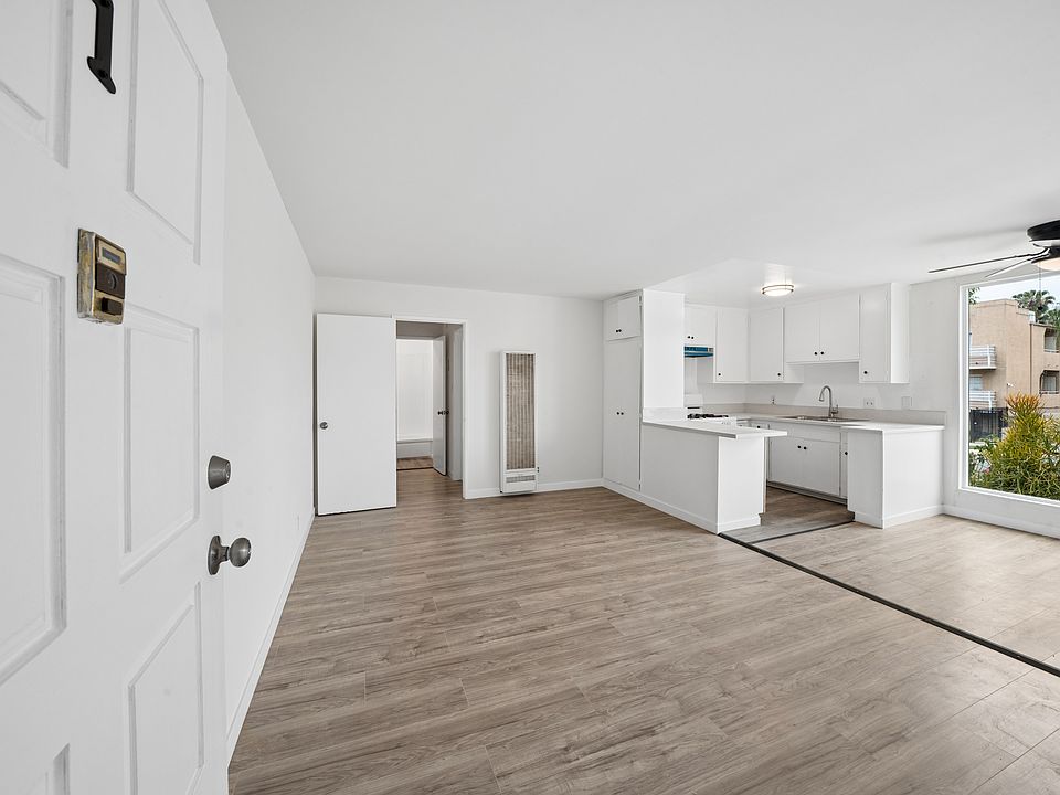 1st image of 14139 Gilmore St APT 1