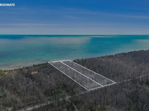 11619 Mackinaw Straits Dr, Cheboygan, MI 49721