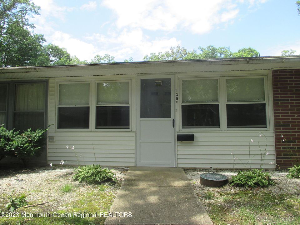1st image of 139E Farrington Court