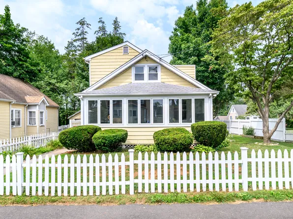 3 Ridgewood Avenue, Stamford, CT 06907