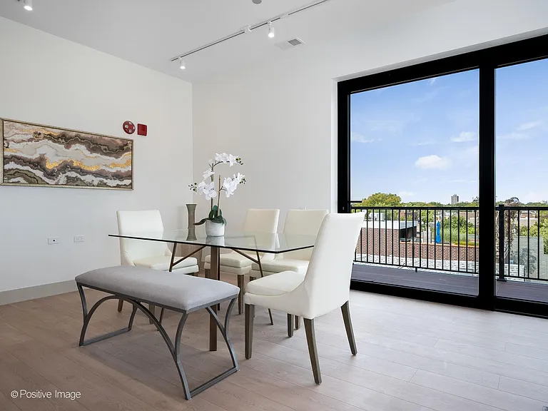 3202 N Racine Ave #306 — Photo 3