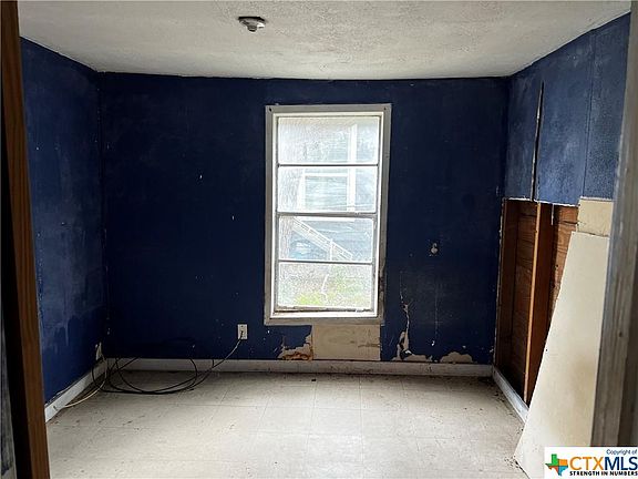 5th image of 1644 N Camp St