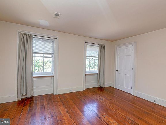 4th image of 704 S Washington Sq #3W