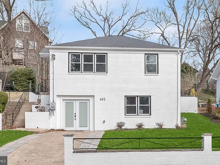 402 Elm Ave — Photo 1