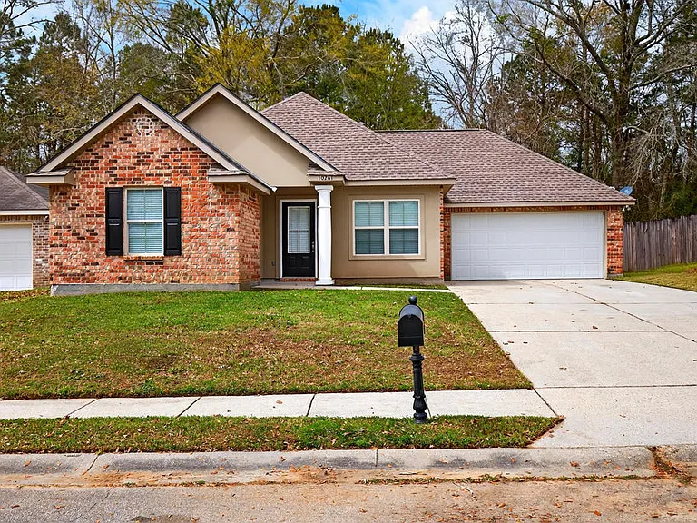 10261 English Manor Dr — Photo 1