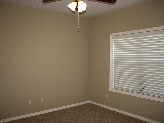 5th image of 106 Moss St #106