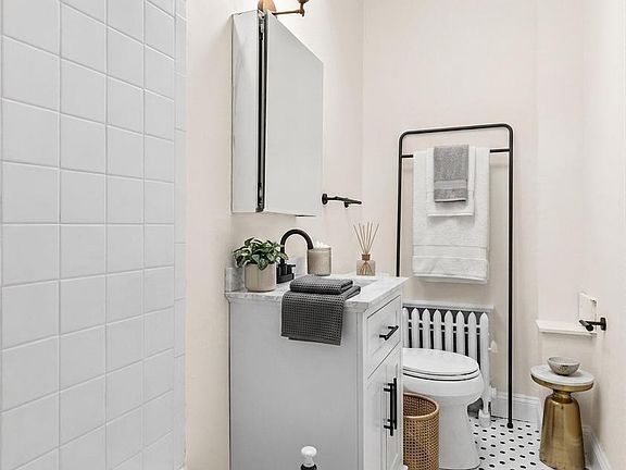 5th image of 134 W 73rd St #4A
