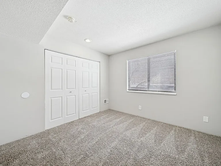 Fox Grove Apartments — Photo 13