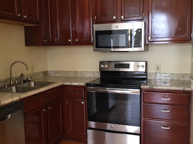 715 Sherman St #2 — Photo 14