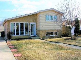 713 N Neva Ave, Addison, IL 60101