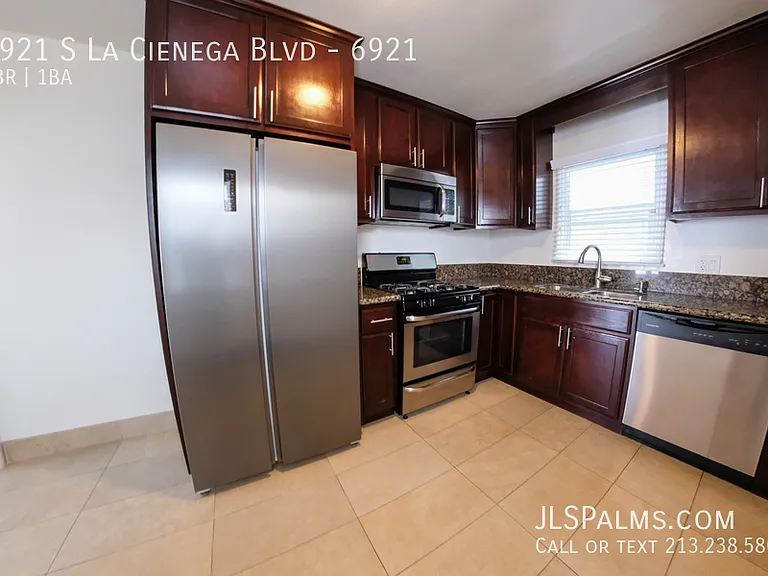 6921 S La Cienega Blvd #6921 — Photo 1