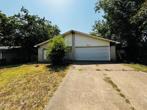 737 S Holiday Dr, Grand Prairie, TX 75052
