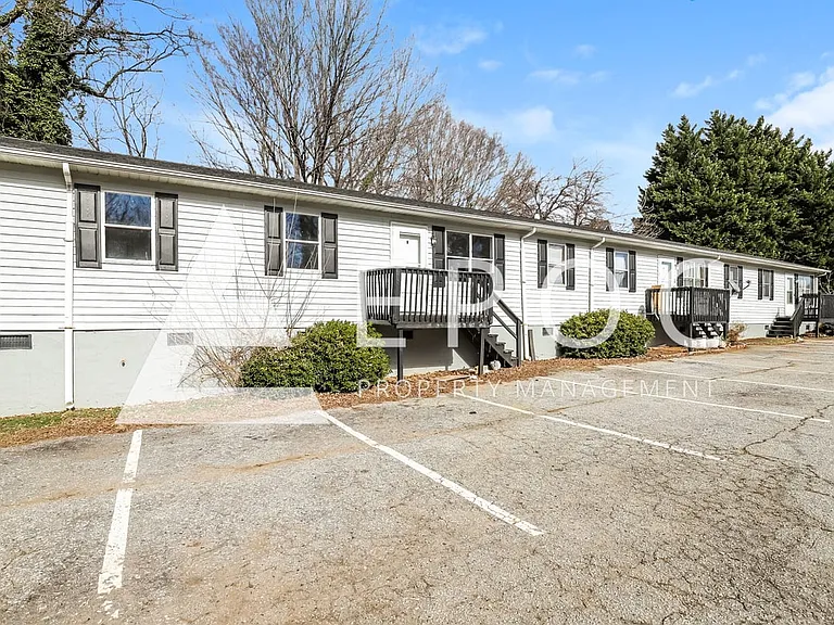 634 S Elm St #B — Photo 3