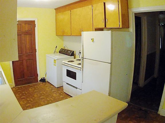 3rd image of 825 Magness Dr