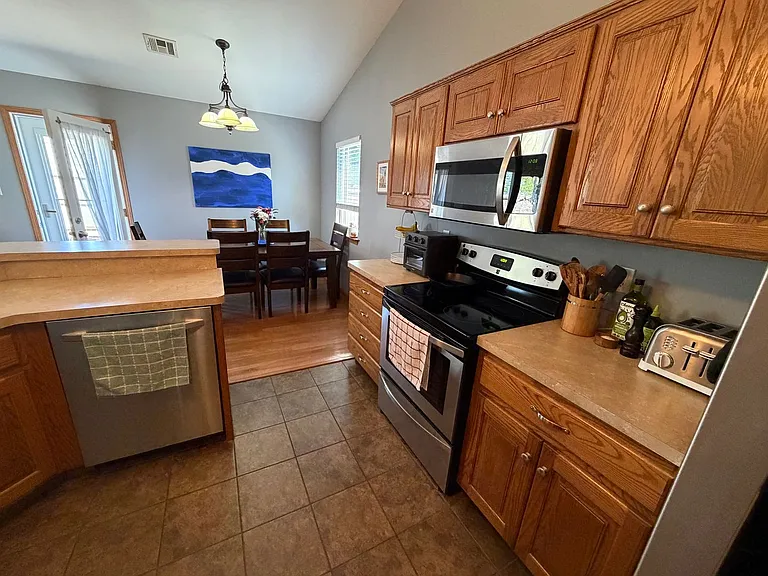 112 Northfield Rd — Photo 5