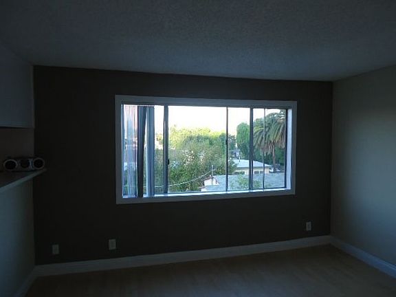 4th image of 3350 Drew St APT 304