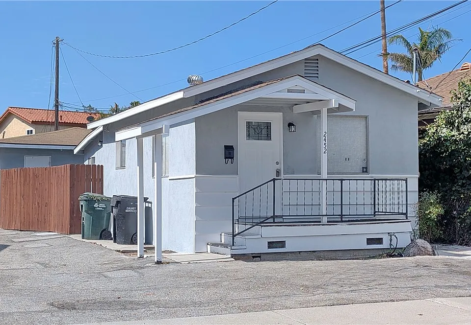 2452 250th St