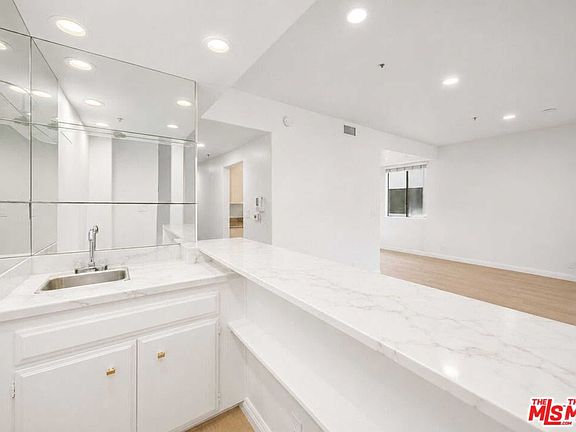4th image of 9836 Vidor Dr #1B