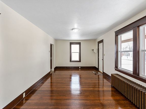 5th image of 1418 E Walton Ave