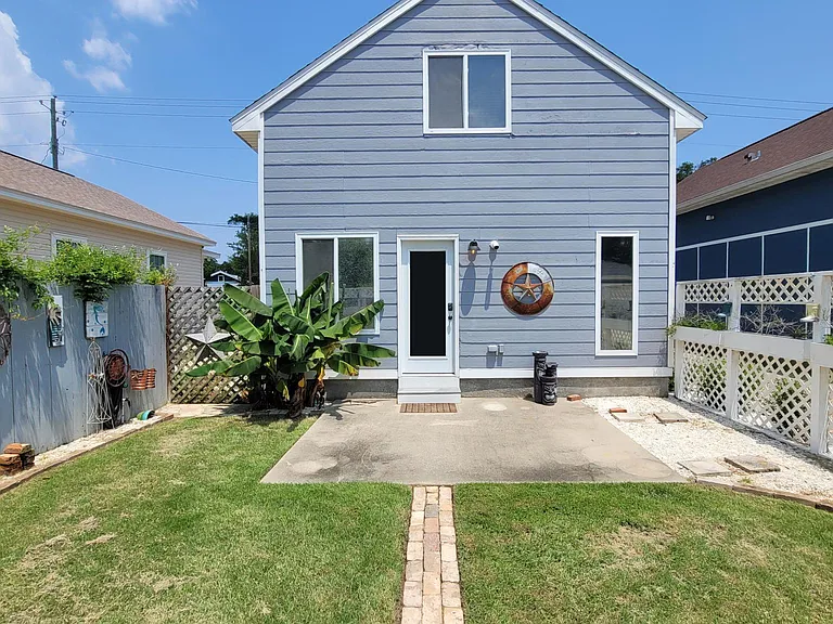219 N A St — Photo 23