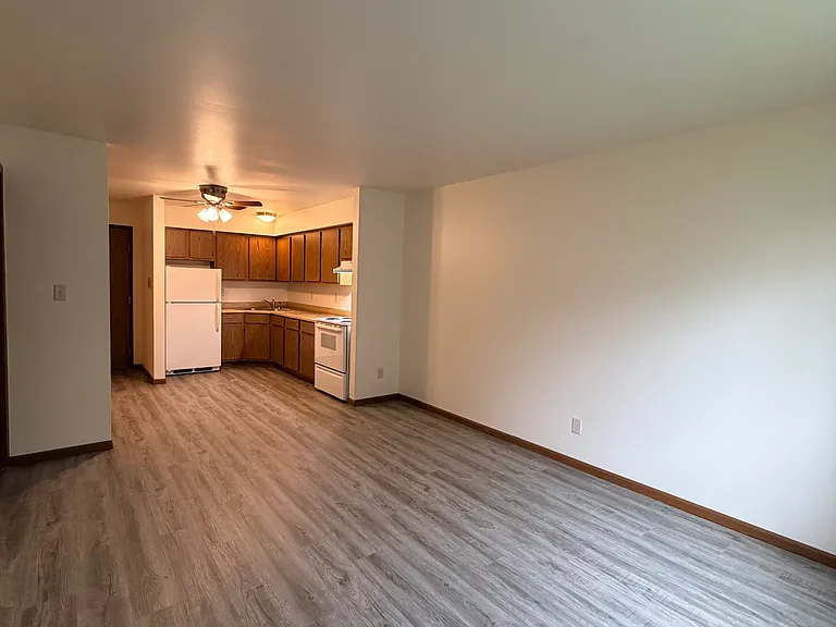 W156N11495 Pilgrim Rd #212 — Photo 3