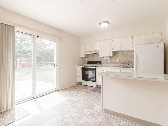 5th image of 639 Spirea Ave