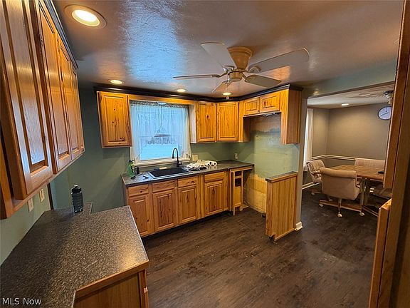 4th image of 1070 Calla Rd E