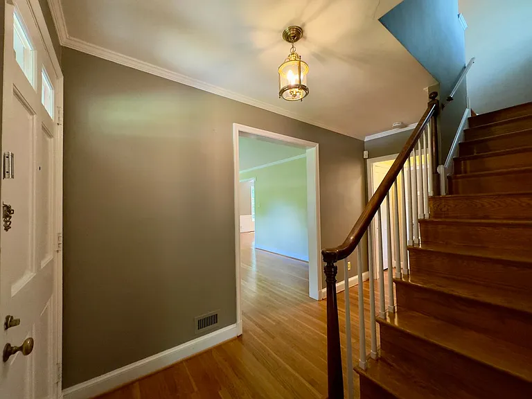 115 E Northern Pkwy — Photo 25
