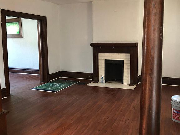 2nd image of 1144 E Whittier St