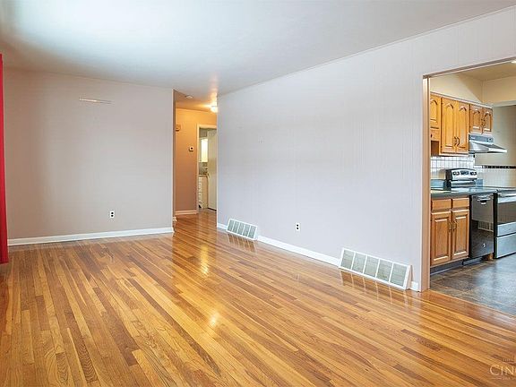 5th image of 407 Douglas Ave