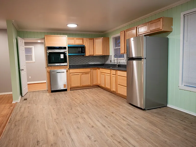 436 Gates Rd — Photo 5