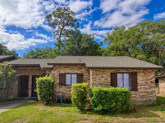 2nd image of 1831 Foxhall Cir