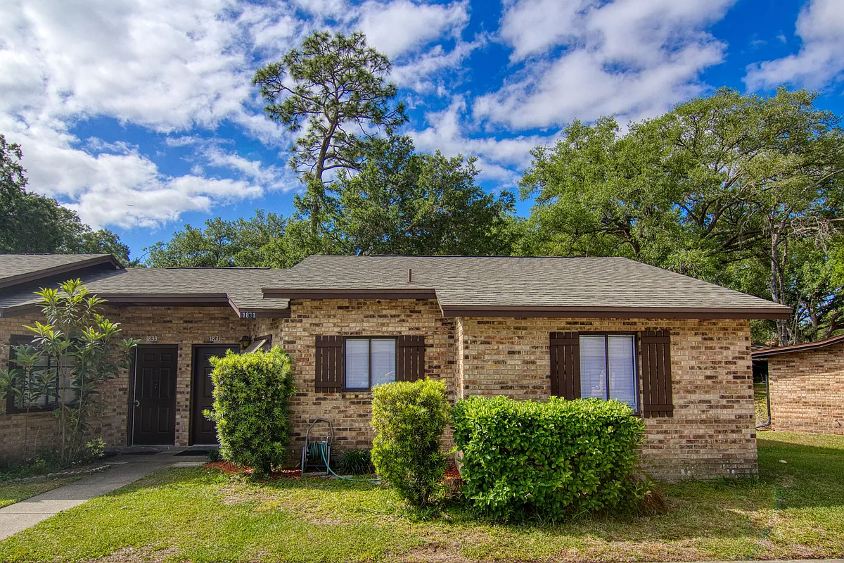 Building Photo - 1831 Foxhall Cir