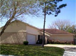 2810 Heritage Colony Dr, Webster, TX 77598